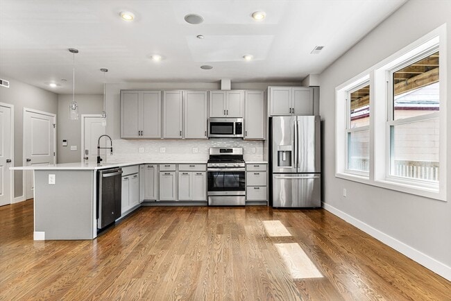 Building Photo - 10 Ruthven Park Unit 2