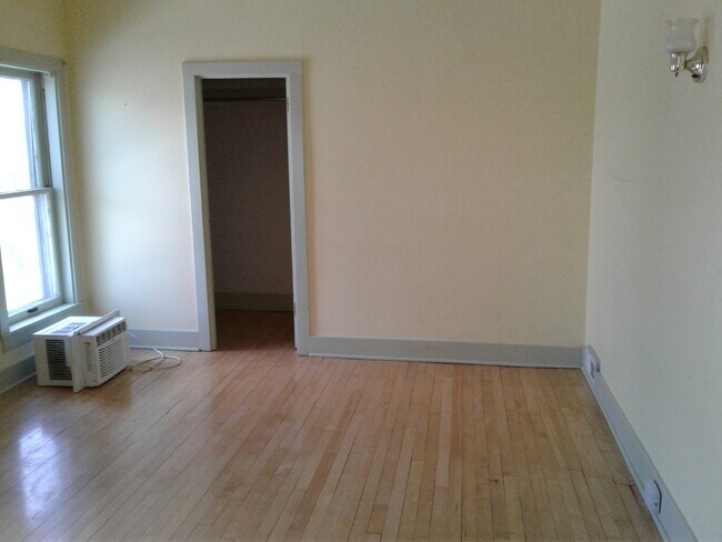 Bedroom - 917 Oxford Ave Unit Upper South