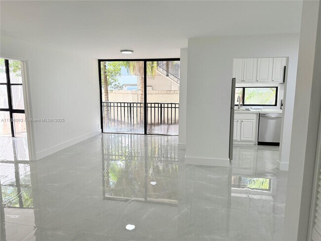Photo - 16909 N Bay Rd Unidad 116 Rental