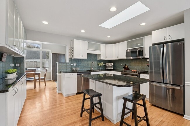 Photo - 689 E Illinois Rd