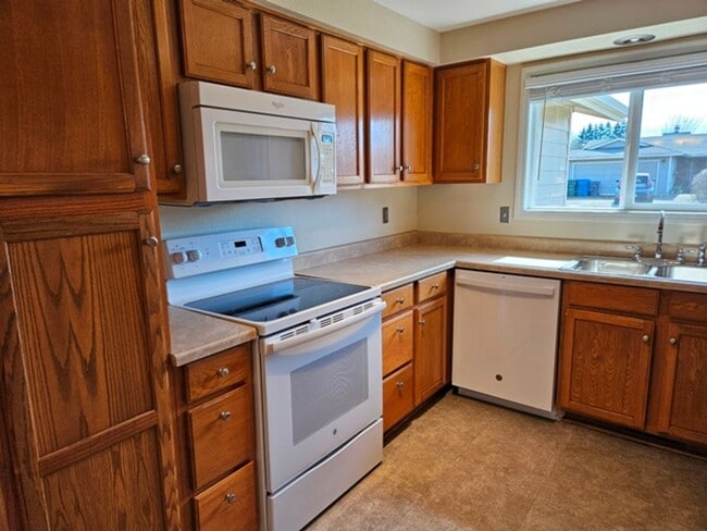 Photo - 3Bd/2Ba Single Story Home-For viewing!