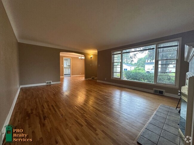 Building Photo - 3 Bedroom Home in St. Paul