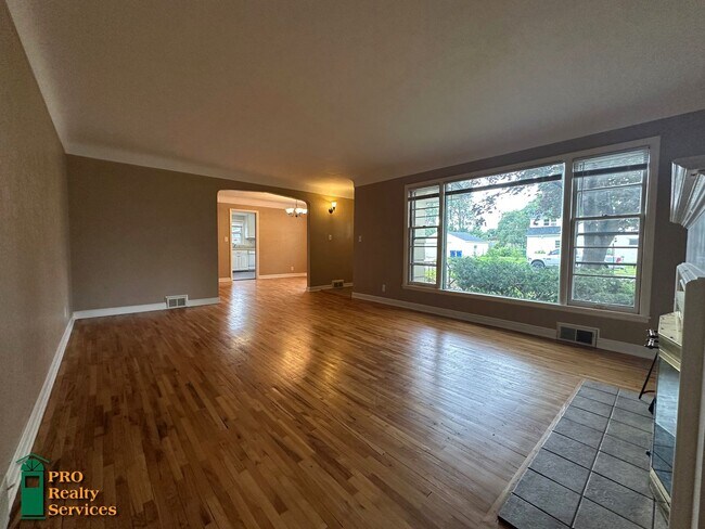 3 Bedroom Home in St. Paul - 3 Bedroom Home in St. Paul