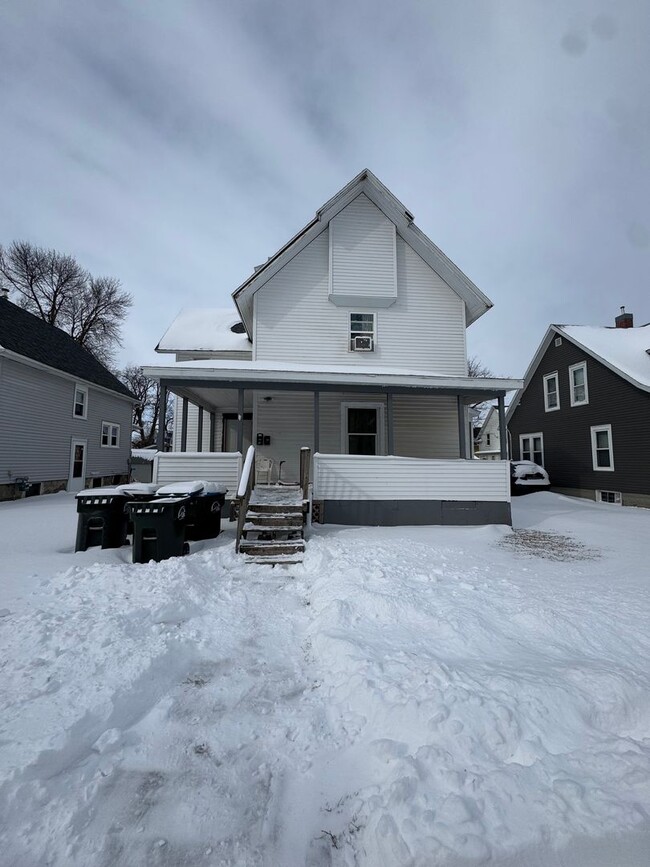 Building Photo - 810 S 17th St Unit 1