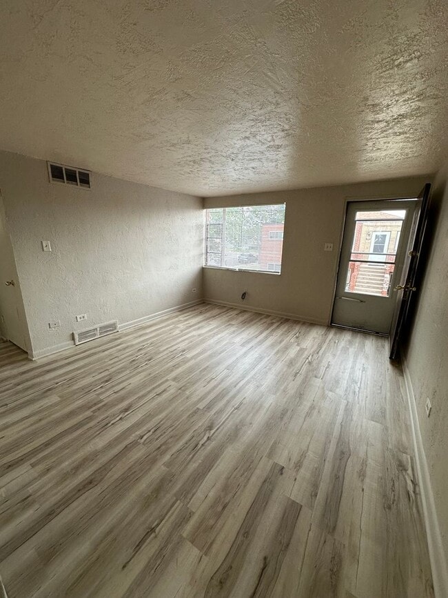 Photo - 2607 Poplar Ct Unit B