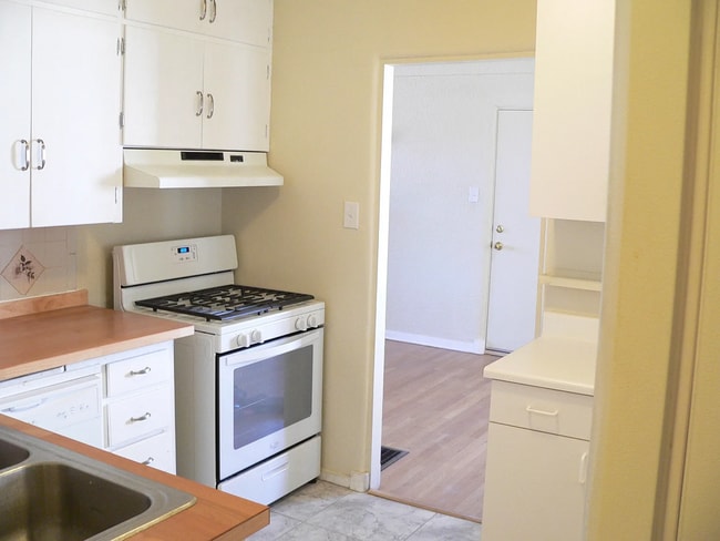 Kitchen 1 - 406 Carlisle Boulevard Southeast