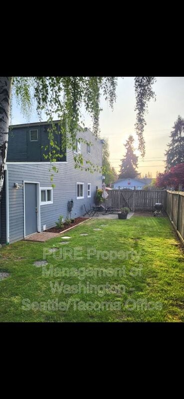 Building Photo - 802 9th St SW Unit 802 1/2