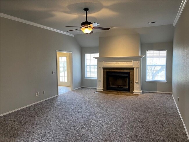 Photo - 4902 Hawthorne Way