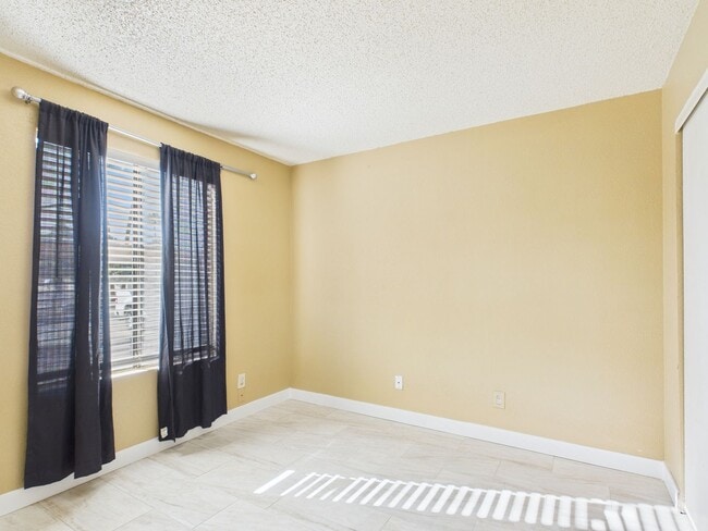 Photo - Peoria Ave. #140