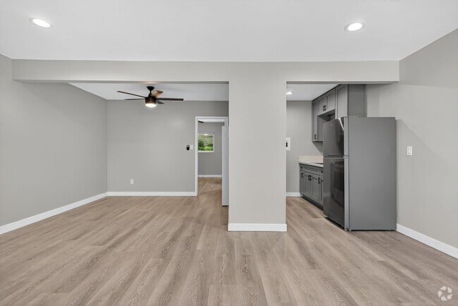 Building Photo - 2300 E Commonwealth Ave Rental