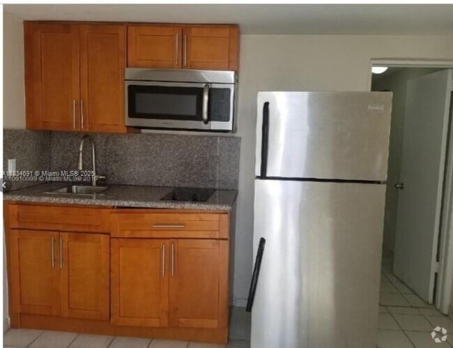 Building Photo - 0 NW 30th St Unit C Rental