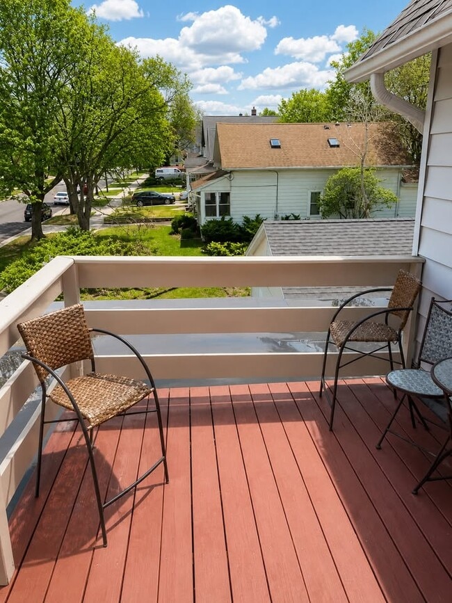 121 N Prairie Ave Unit Upper
