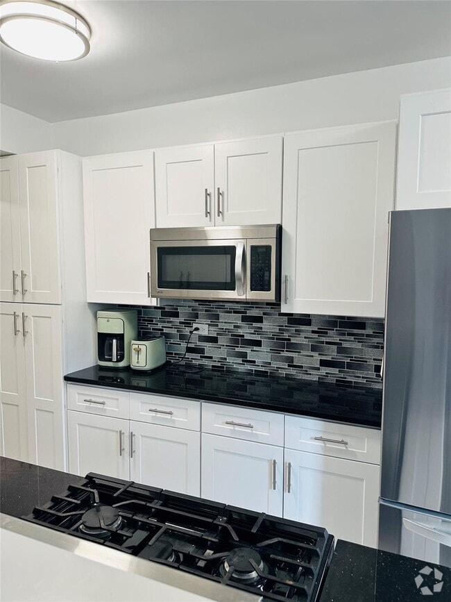Building Photo - 3103 Fairfield Ave Unit 4E Rental