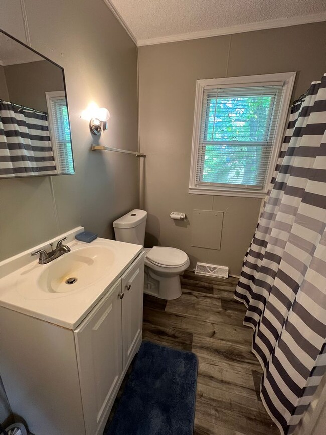 Photo - 2 Bed House! COMING SOON! DEPOSIT-FREE Renting option thru OBLIGO! Deposit Alternative available