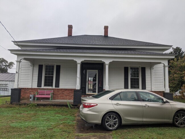 Photo - 105 N Church St