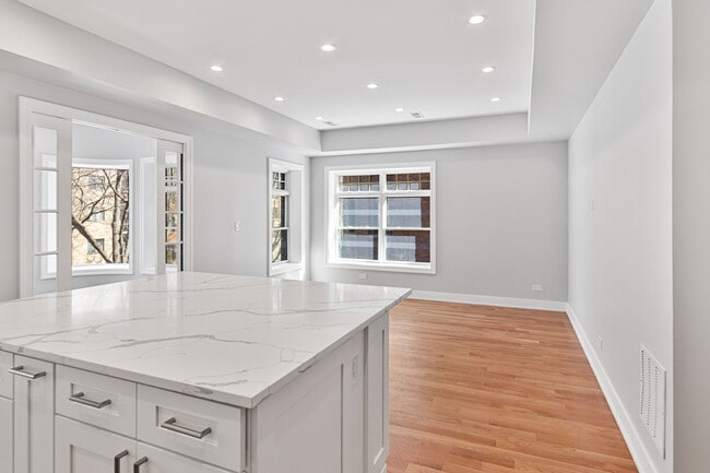 Photo - 935 W Winona St Unidad N1