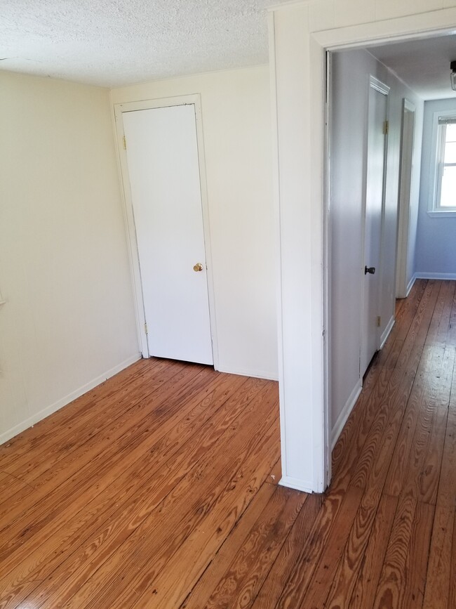 Building Photo - 306 S Laurel St Unit 2 Rental
