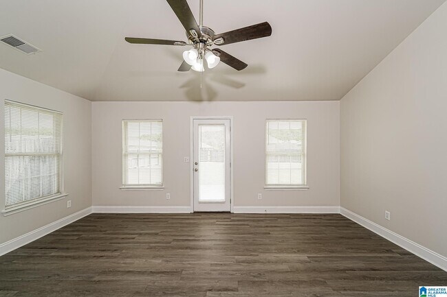 Photo - 955 Clover Ave