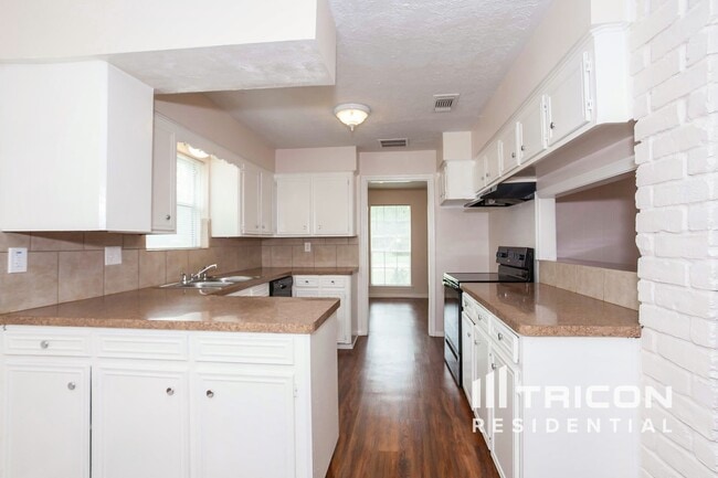 Photo - 4319 Cinnabar Dr