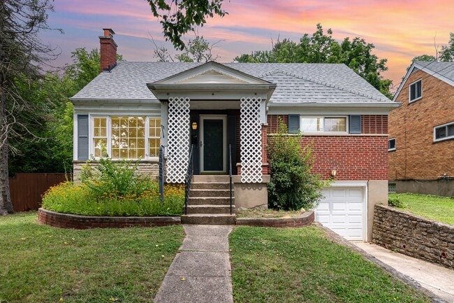 Building Photo - Stunningly Renovated 4 Bedroom 1 Bathroom ... Rental
