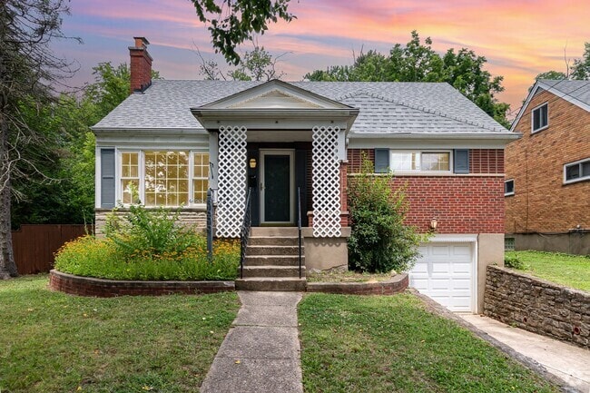 Building Photo - Stunningly Renovated 4 Bedroom 1 Bathroom ... Rental