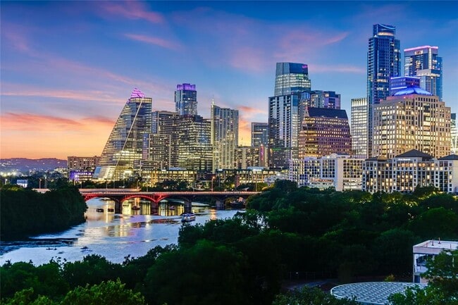 Building Photo - 54 Rainey St Unit 922