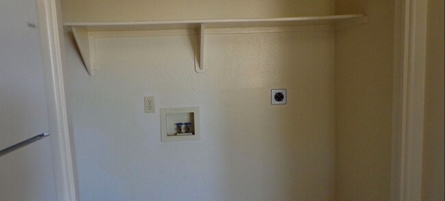 Photo - 3214 N Victor Rd Unit Apt C