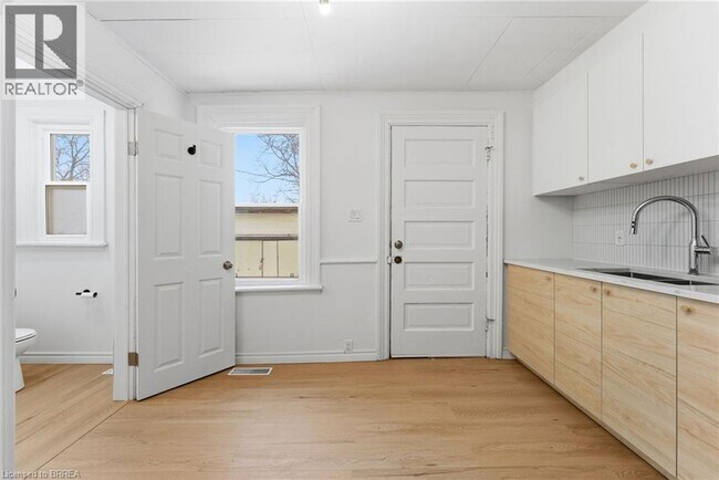 Photo - 176 Darling St