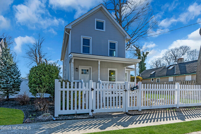 Building Photo - 814 Dunlewy St Rental