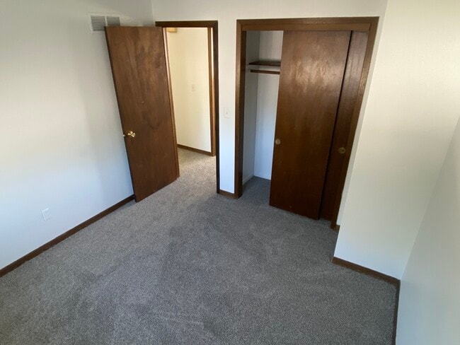 Photo - 512 SE Magazine Rd