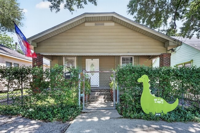 Photo - 7039 Ave E
