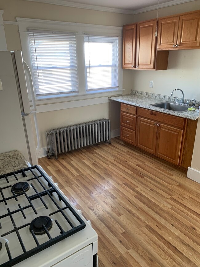 Kitchen - 634 Main St Unit 2