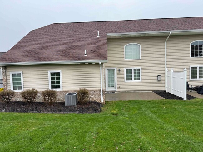 Photo - 74 Nicholas Dr