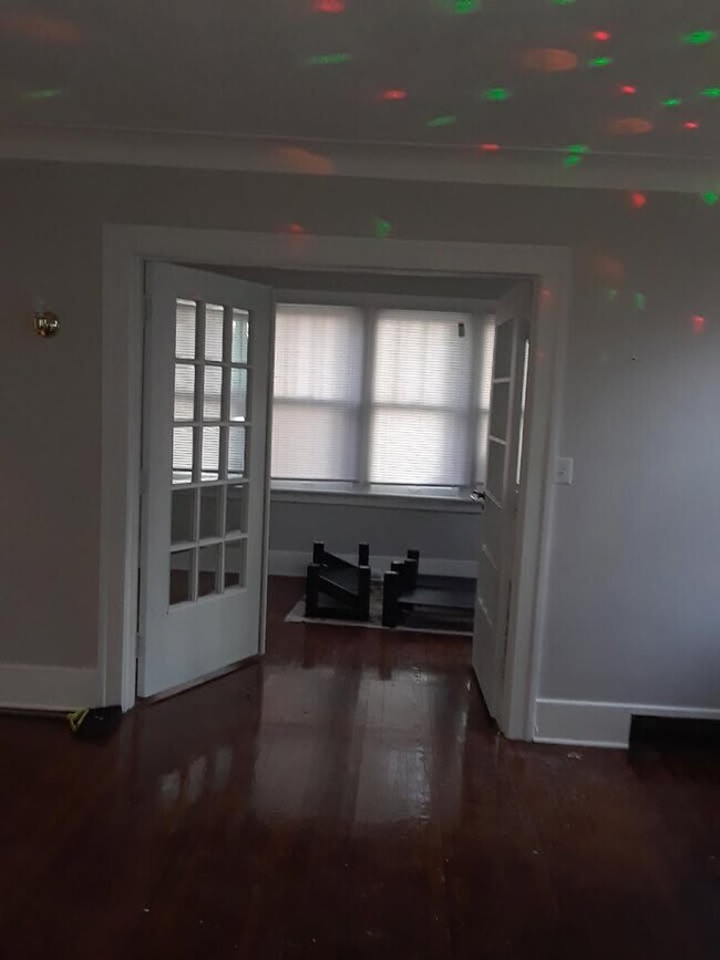 Photo - 1012 Bruce Av Unit Upper