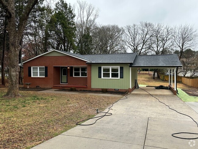 Building Photo - 4-Bedroom Ranch Home