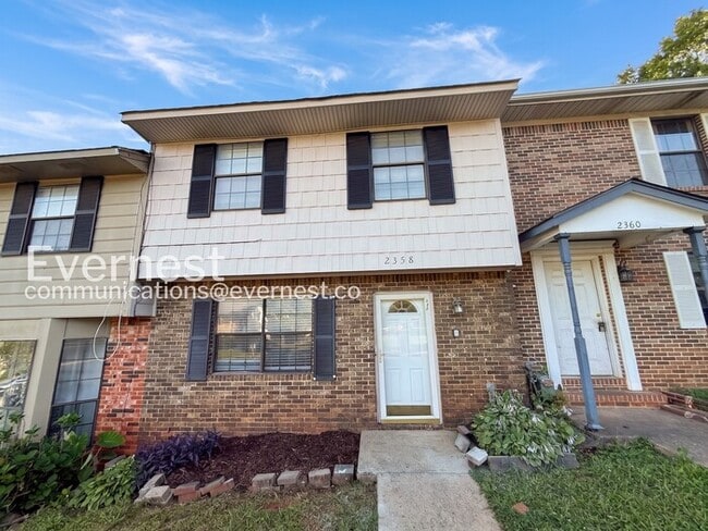 Building Photo - 3-Bed/3-Bath Townhome with Fenced Backyard/Available Soon!