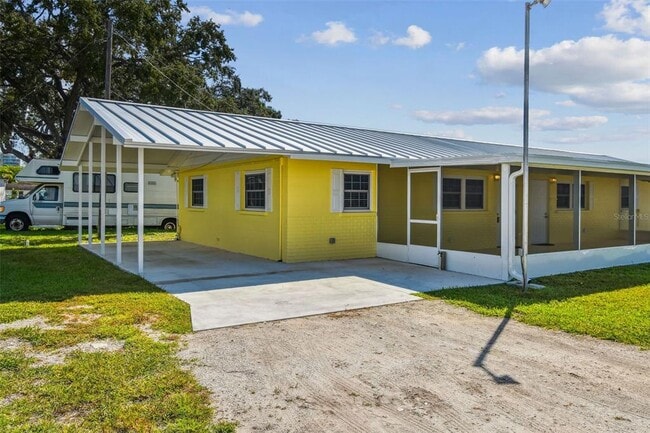 Photo - 337 4th St W