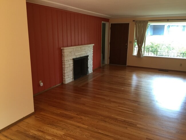 Photo - 2539 NE 105th Pl