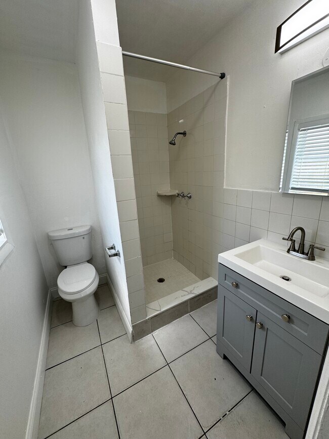 1113 19th Ave N Unit 1