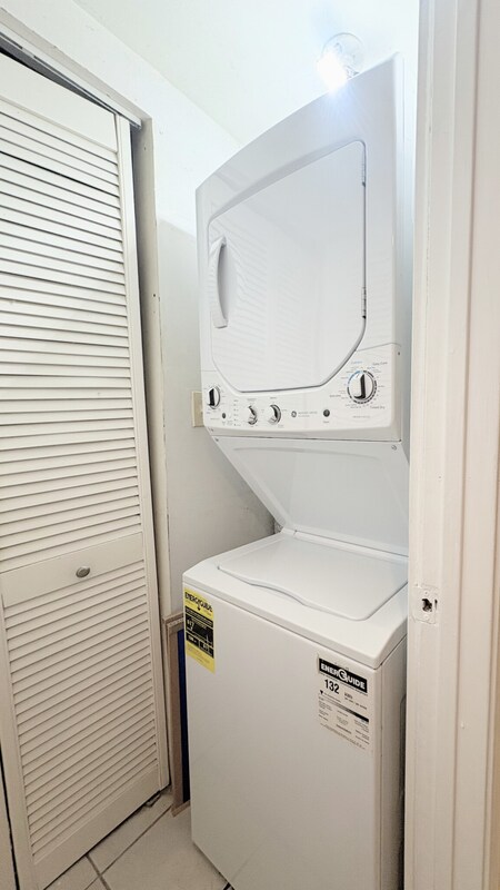 Photo - 125 S Leavitt St