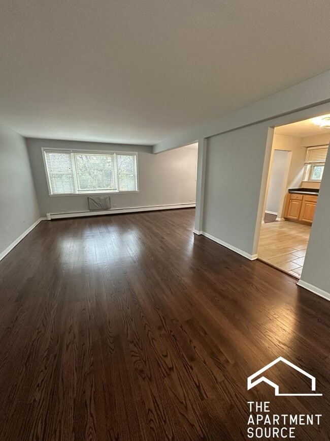 Building Photo - 8644 Skokie Blvd Unit 201