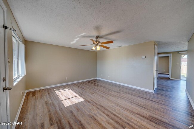 Photo - 706 W 26th St