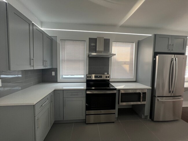Building Photo - 97 Sheffield Ave Unit 2nd Floor Rental