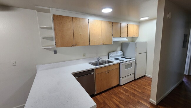 Building Photo - 39118 Sundale Dr Unit B