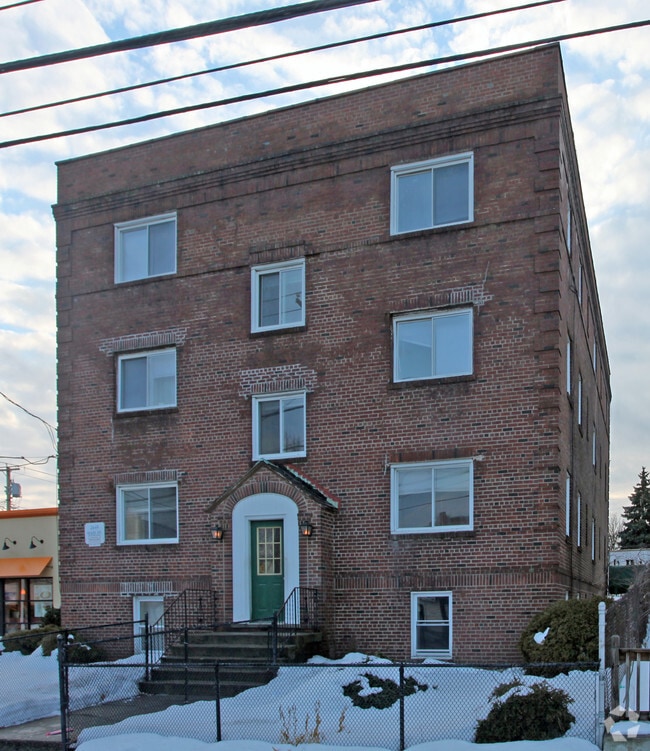 2445 Main St Apartments For Rent in Bridgeport, CT