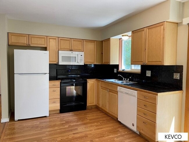 Photo - Great and Spacious Home with Backyard!