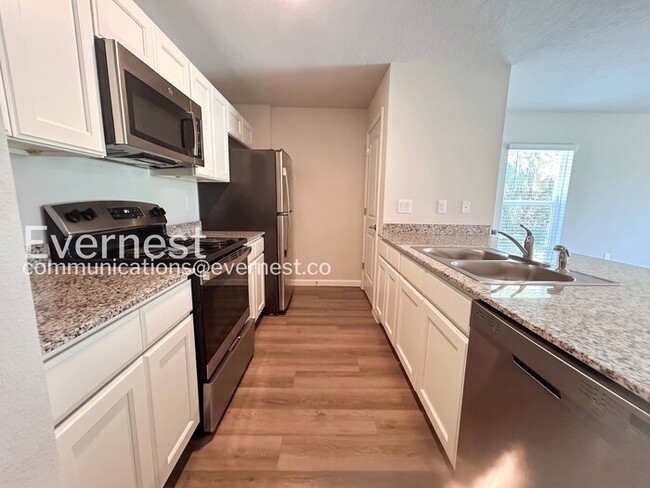 Photo - 8 Round Table Ln