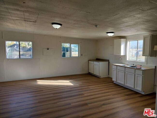 Building Photo - 4908 Fort Tejon Rd Rental