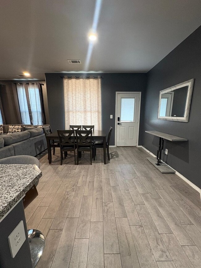 Photo - 2027 Ebbets Dr