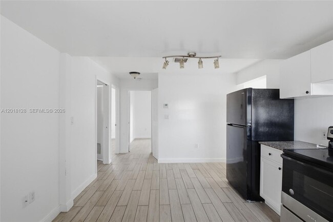 Building Photo - 1035 NW 5th St Unit 4